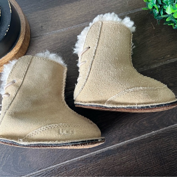 UGG Boo Boot Baby Infant Leather Sheepskin Size Small - Picture 11 of 13